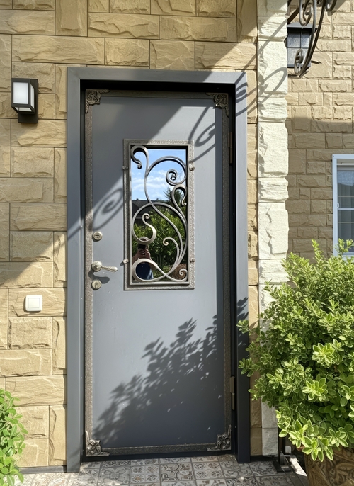 Серая порошковая дверь